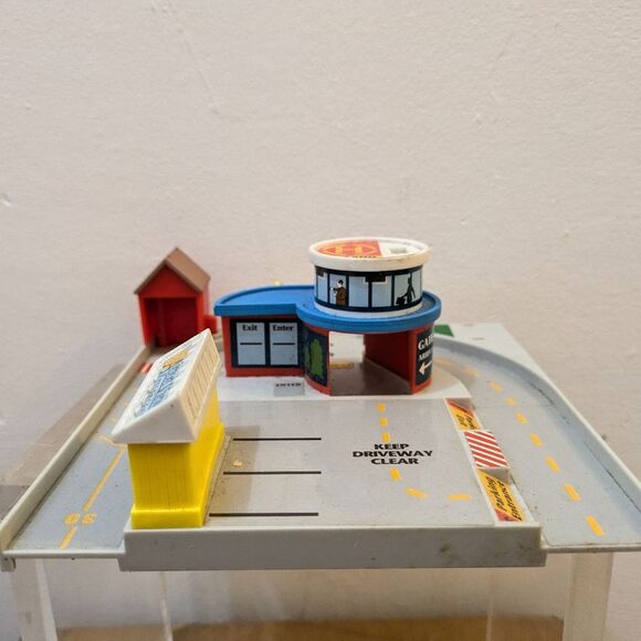Micro Machines Hiways & Byways Ultra Series Airport 19916" - Picture 1 of 16